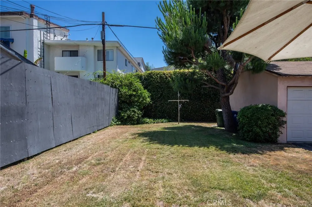 5238 Hermitage Valley Village, CA 91607
