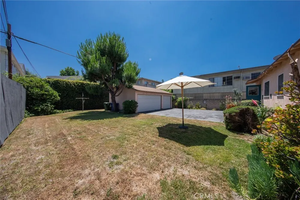 5238 Hermitage Valley Village, CA 91607
