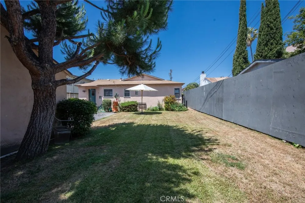 5238 Hermitage Valley Village, CA 91607