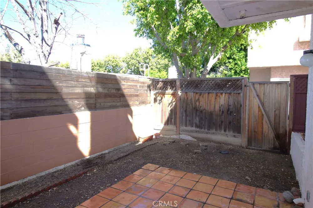 9906 Owensmouth #12 Chatsworth, CA 91311