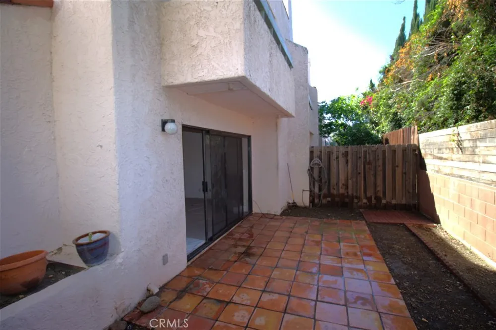 9906 Owensmouth #12 Chatsworth, CA 91311