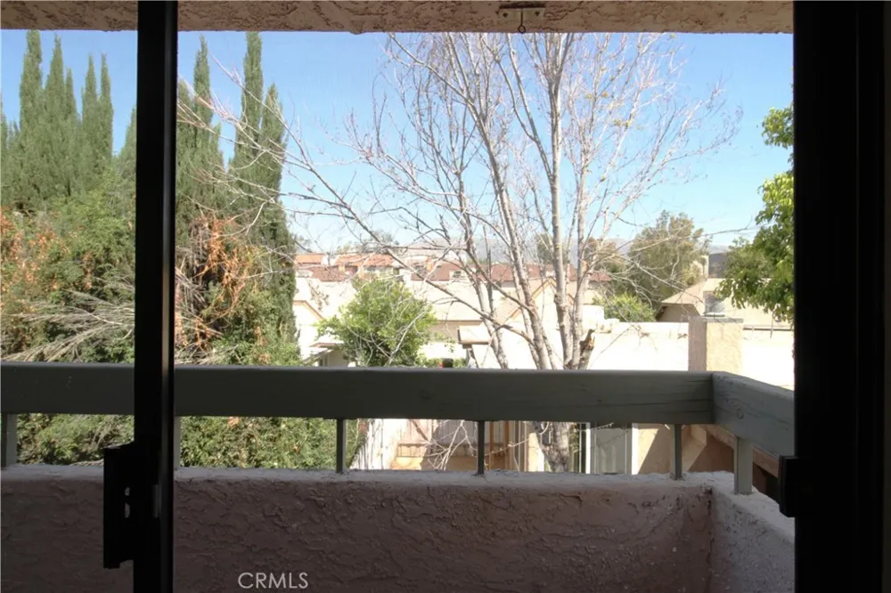 9906 Owensmouth #12 Chatsworth, CA 91311