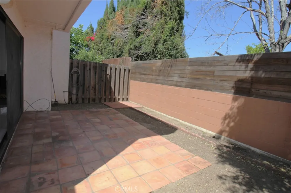 9906 Owensmouth #12 Chatsworth, CA 91311