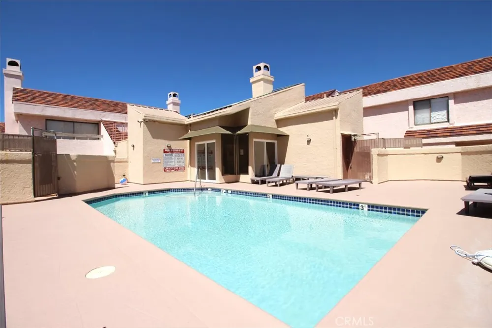 9906 Owensmouth #12 Chatsworth, CA 91311