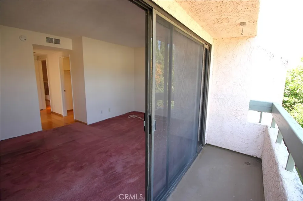 9906 Owensmouth #12 Chatsworth, CA 91311