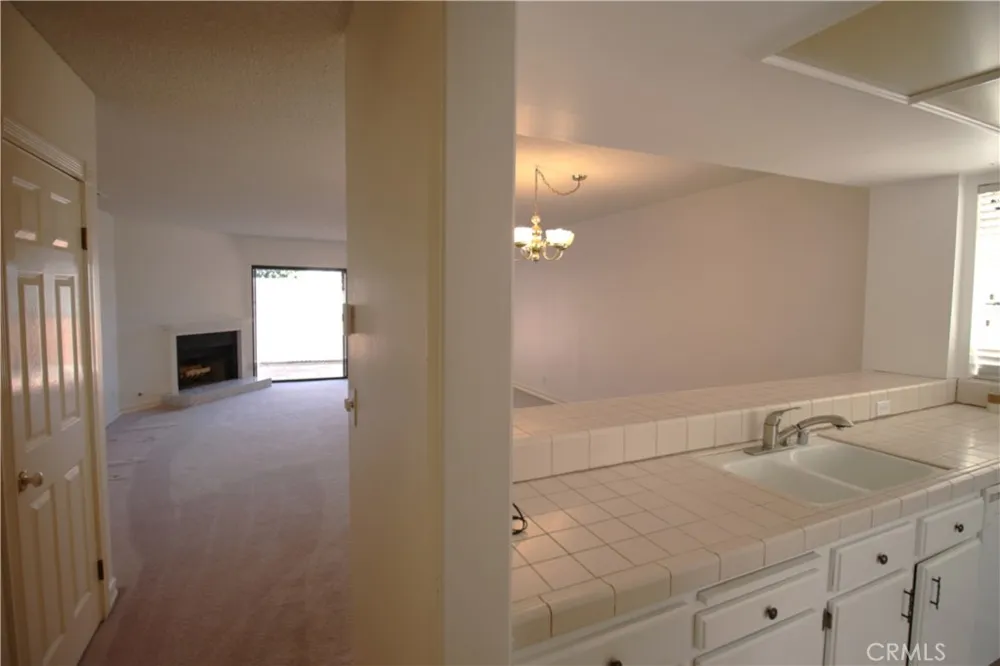 9906 Owensmouth #12 Chatsworth, CA 91311