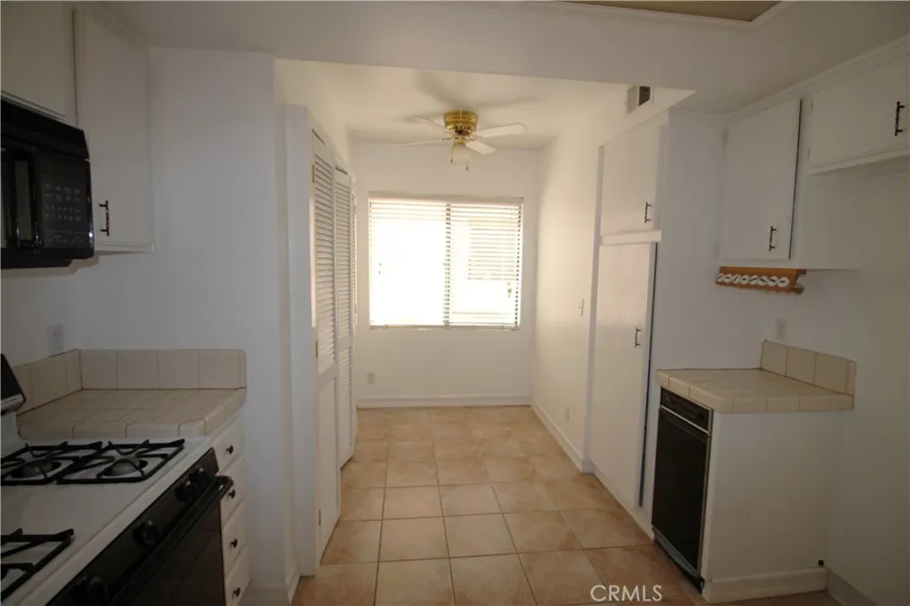 9906 Owensmouth #12 Chatsworth, CA 91311