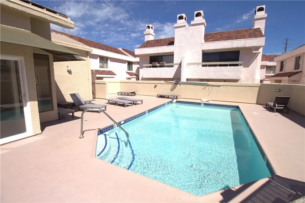9906 Owensmouth #12 Chatsworth, CA 91311