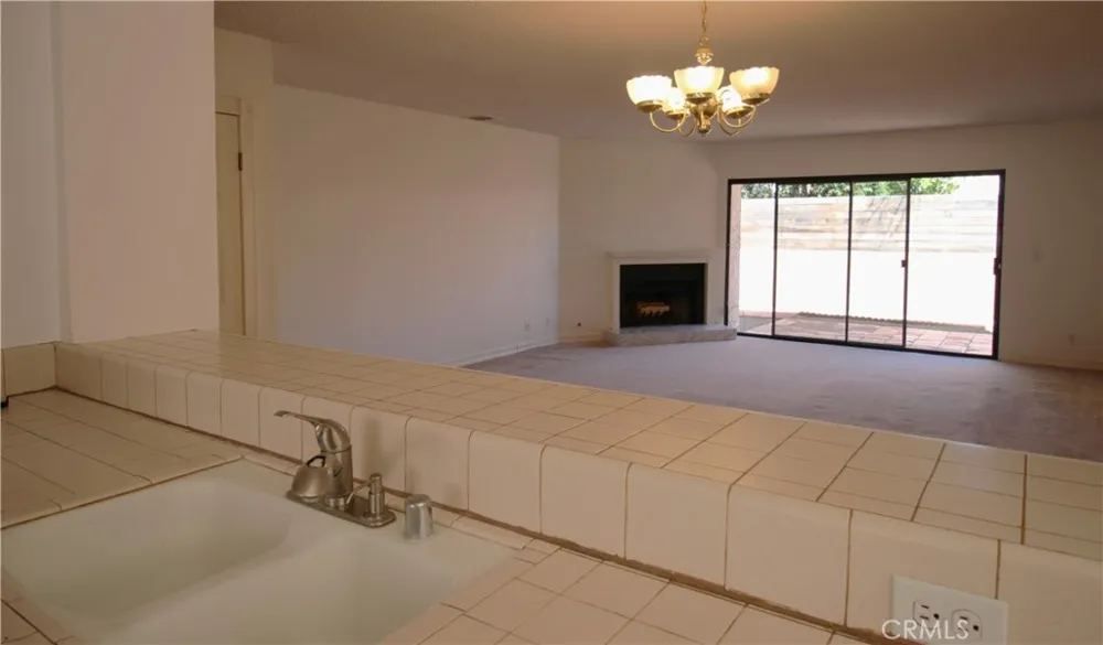 9906 Owensmouth #12 Chatsworth, CA 91311