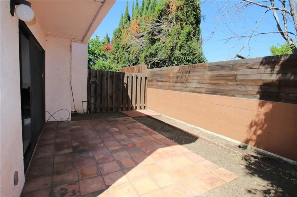 9906 Owensmouth #12 Chatsworth, CA 91311
