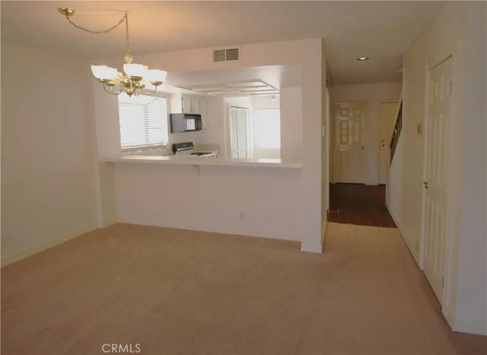 9906 Owensmouth #12 Chatsworth, CA 91311