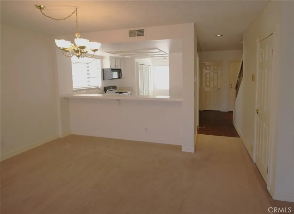 9906 Owensmouth #12 Chatsworth, CA 91311