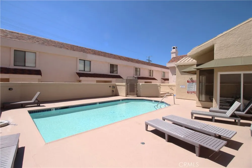 9906 Owensmouth #12 Chatsworth, CA 91311