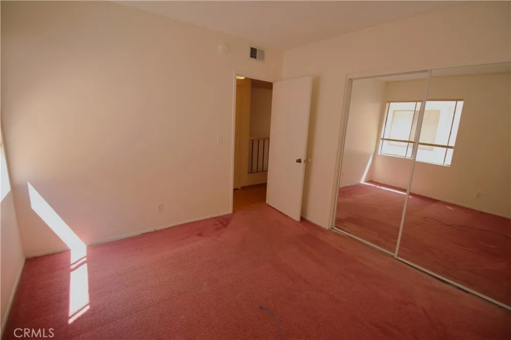 9906 Owensmouth #12 Chatsworth, CA 91311