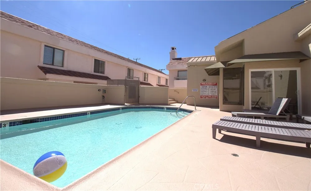 9906 Owensmouth #12 Chatsworth, CA 91311