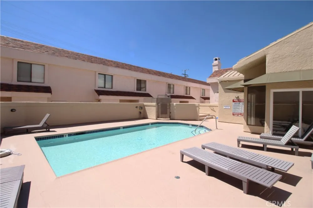 9906 Owensmouth #12 Chatsworth, CA 91311