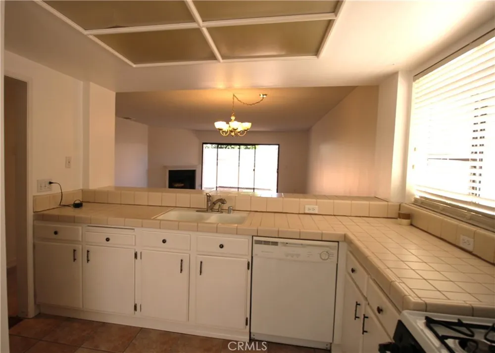 9906 Owensmouth #12 Chatsworth, CA 91311