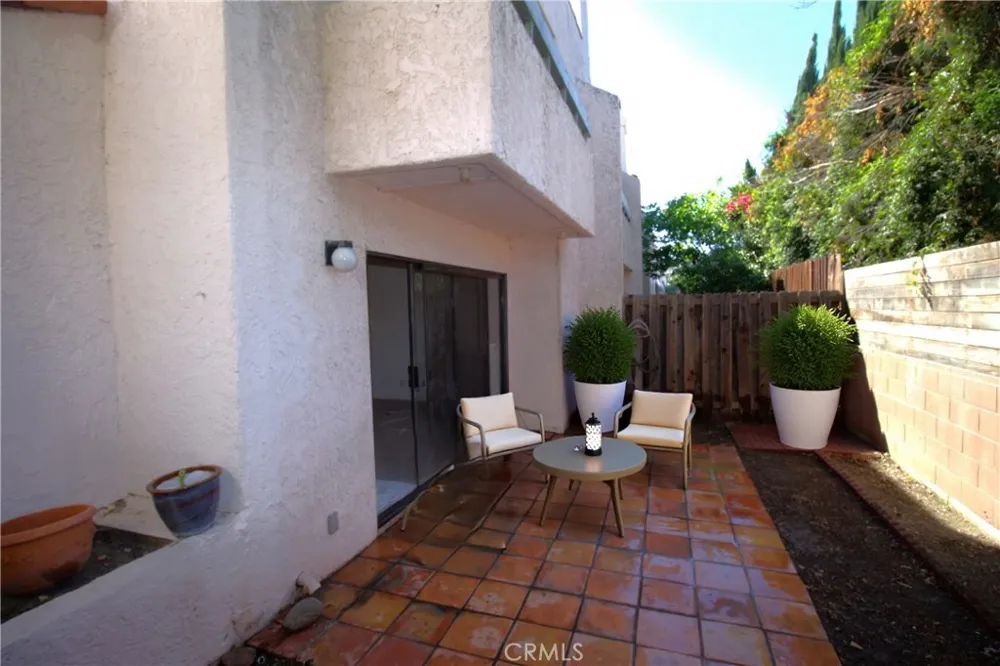 9906 Owensmouth #12 Chatsworth, CA 91311