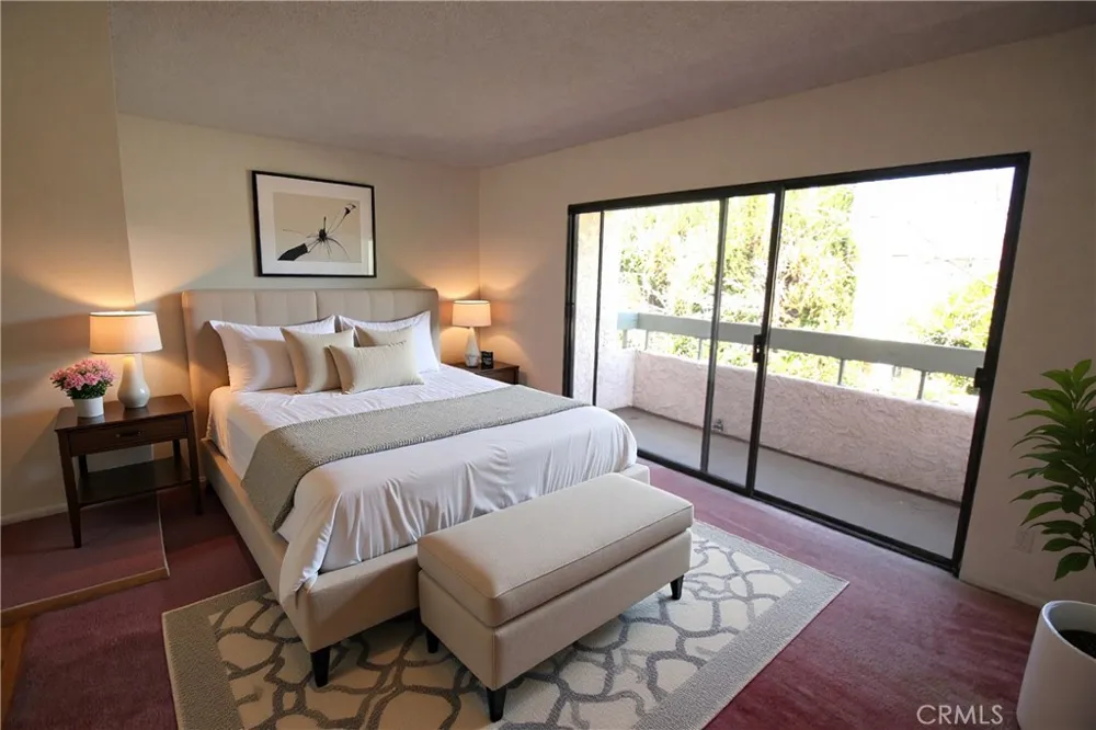 9906 Owensmouth #12 Chatsworth, CA 91311