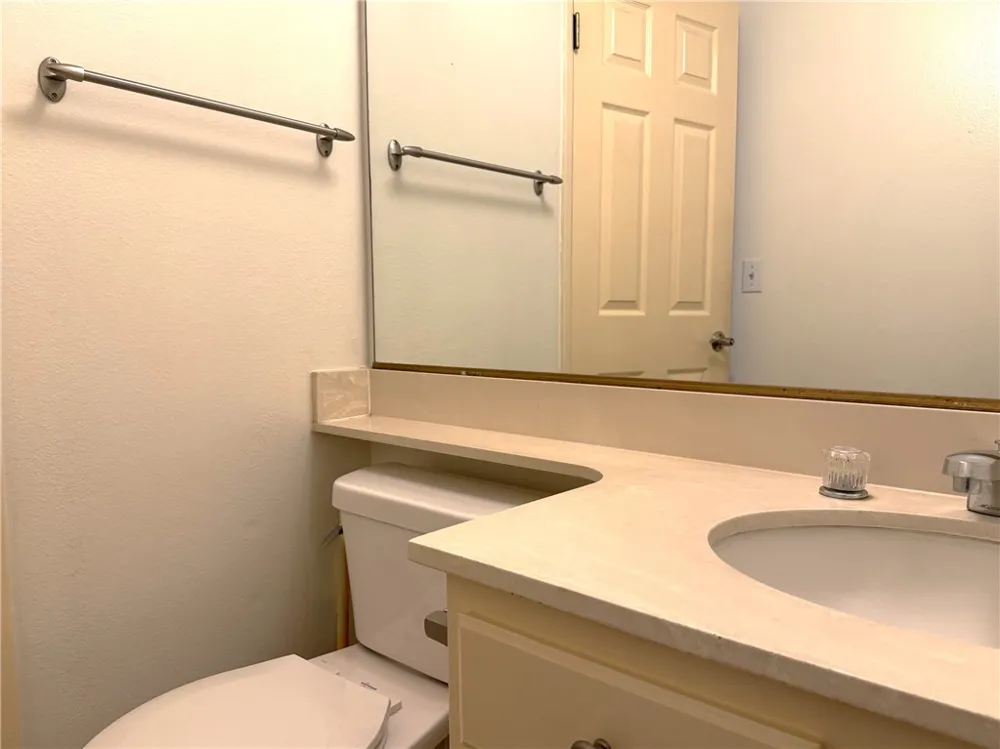 9906 Owensmouth #12 Chatsworth, CA 91311
