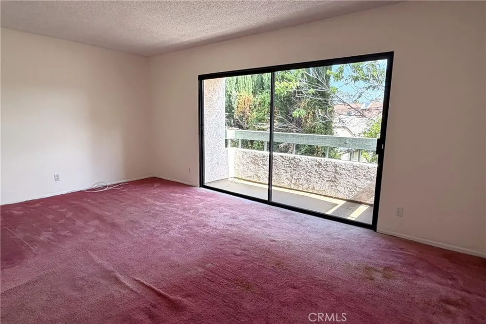 9906 Owensmouth #12 Chatsworth, CA 91311