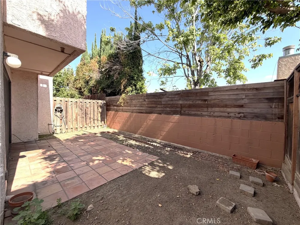 9906 Owensmouth #12 Chatsworth, CA 91311