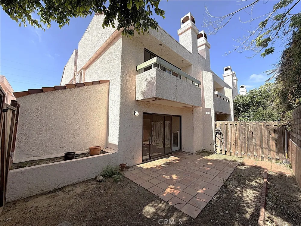 9906 Owensmouth #12 Chatsworth, CA 91311