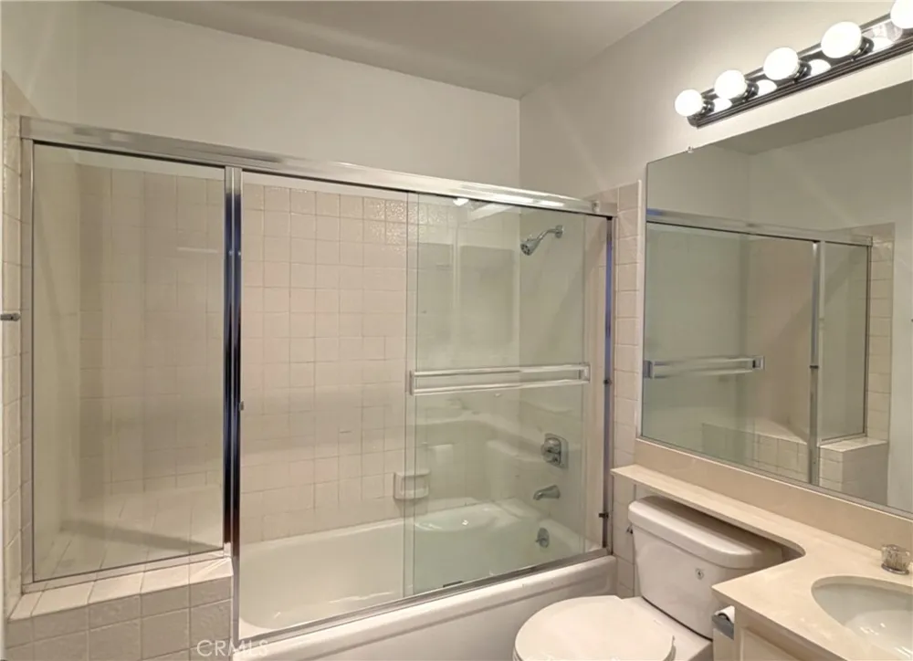 9906 Owensmouth #12 Chatsworth, CA 91311