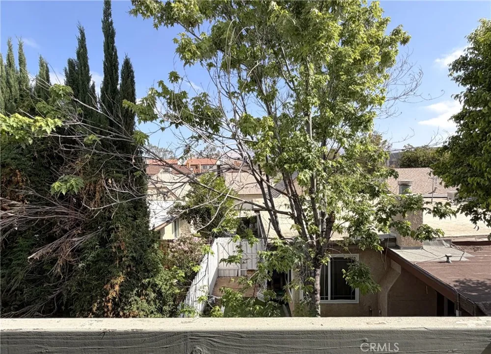 9906 Owensmouth #12 Chatsworth, CA 91311