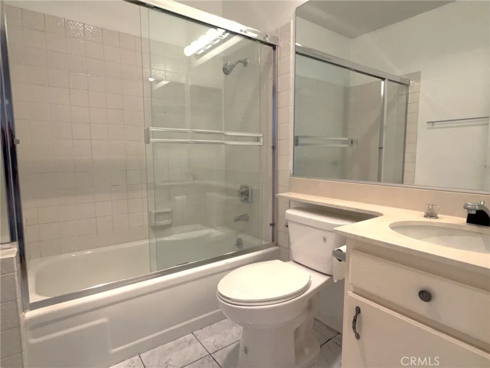 9906 Owensmouth #12 Chatsworth, CA 91311