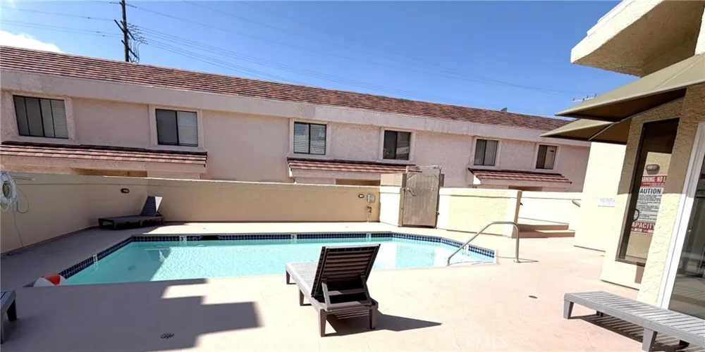 9906 Owensmouth #12 Chatsworth, CA 91311