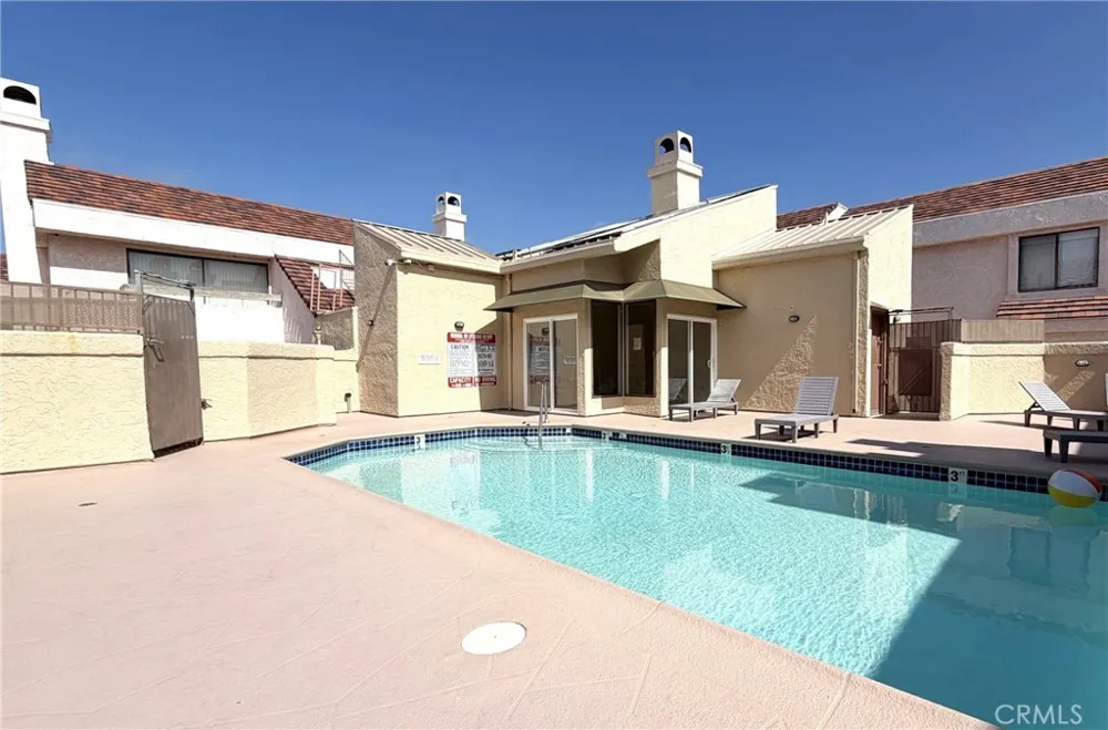 9906 Owensmouth #12 Chatsworth, CA 91311