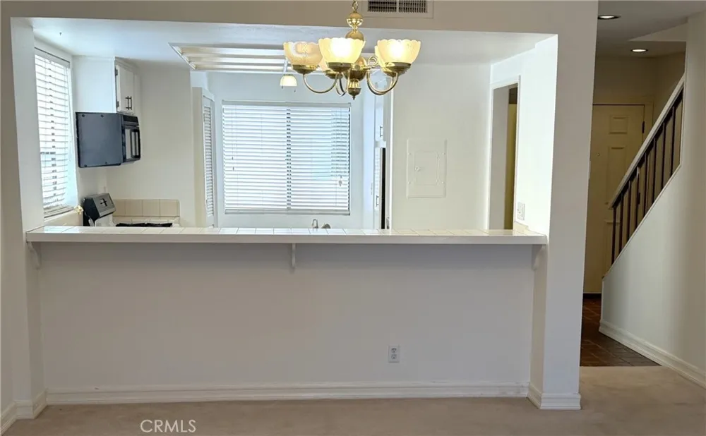 9906 Owensmouth #12 Chatsworth, CA 91311
