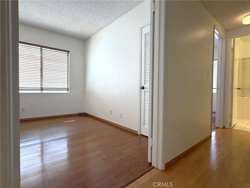 9906 Owensmouth #12 Chatsworth, CA 91311