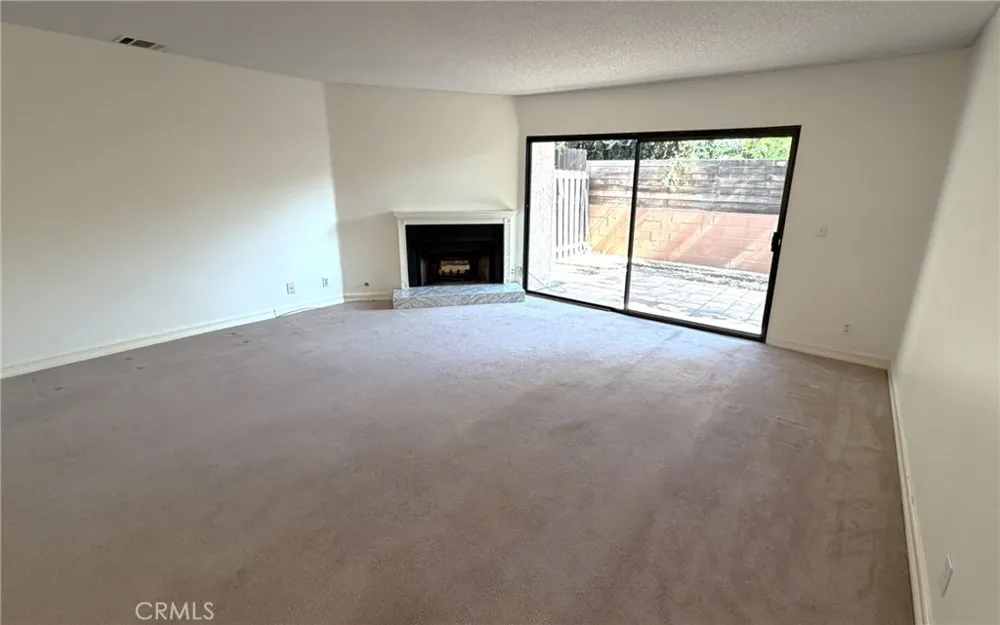 9906 Owensmouth #12 Chatsworth, CA 91311