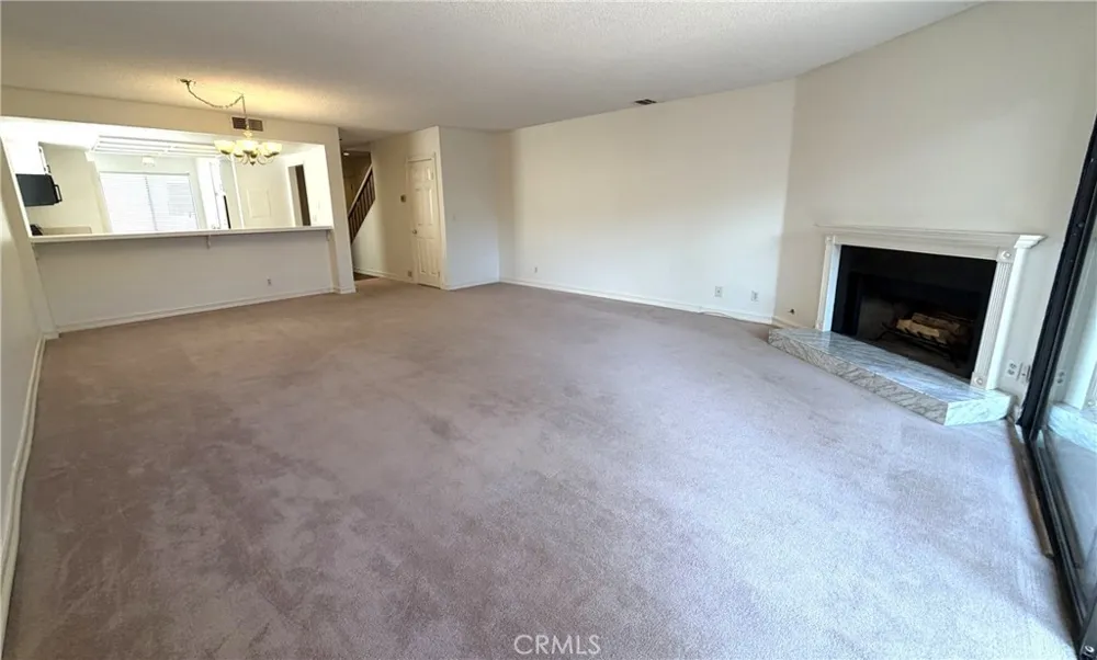 9906 Owensmouth #12 Chatsworth, CA 91311