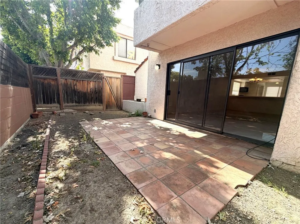 9906 Owensmouth #12 Chatsworth, CA 91311
