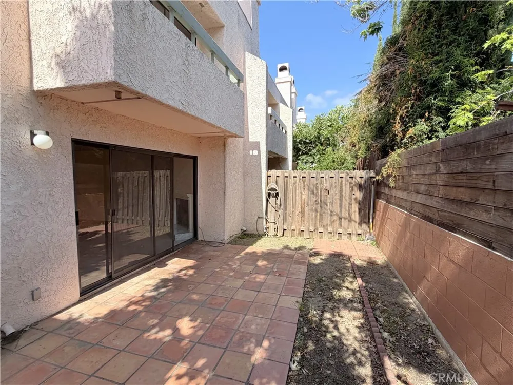 9906 Owensmouth #12 Chatsworth, CA 91311