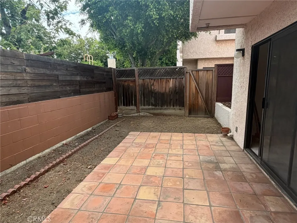 9906 Owensmouth #12 Chatsworth, CA 91311