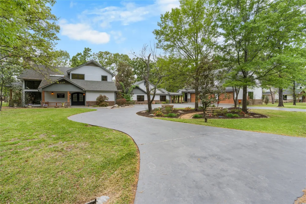 692 Private Road 5937 Emory, TX 75440