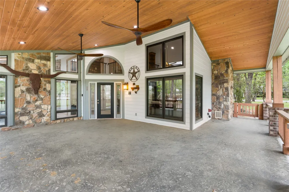 692 Private Road 5937 Emory, TX 75440