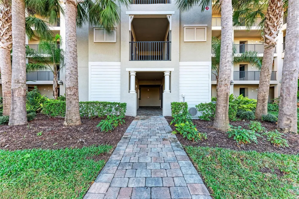 18114 GAWTHROP DRIVE #204 Bradenton, FL 34211