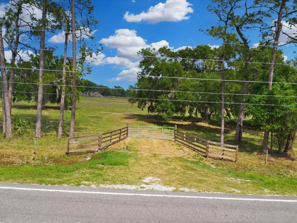 COUNTY ROAD 469 Center Hill, FL 33514