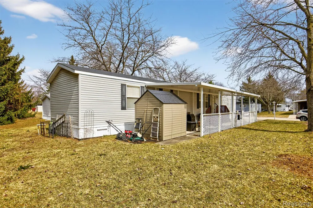 4567 Ashwood Kochville Township, MI 48603