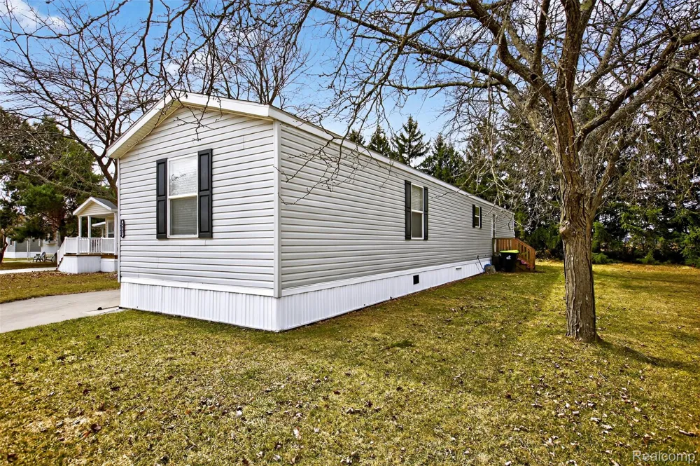 4567 Ashwood Kochville Township, MI 48603