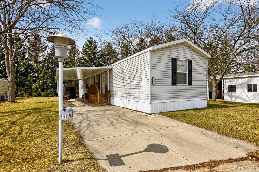 4567 Ashwood Kochville Township, MI 48603