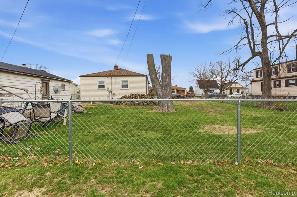 1738 Garfield Avenue Lincoln Park City, MI 48146