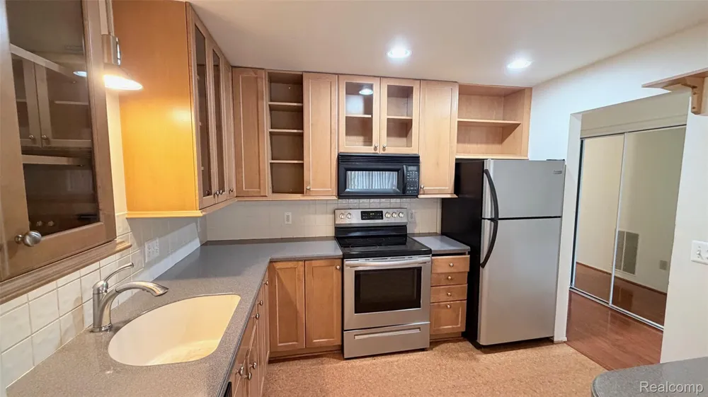24219 Evergreen Road #39 Southfield City, MI 48075