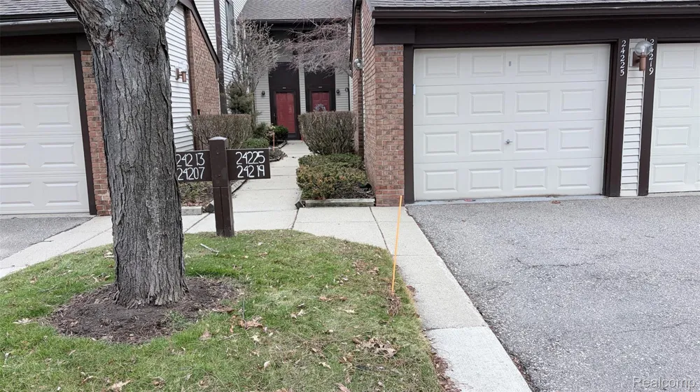 24219 Evergreen Road #39 Southfield City, MI 48075