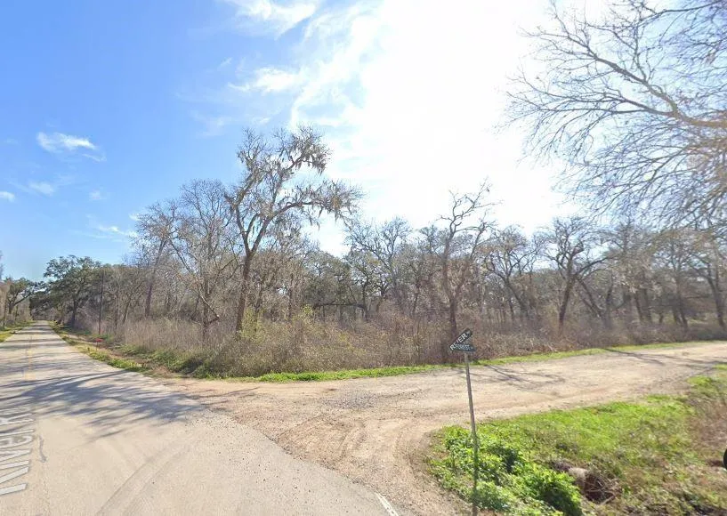 107 Forest Loop Angleton, TX 77515